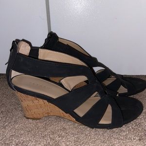 Black Wedges